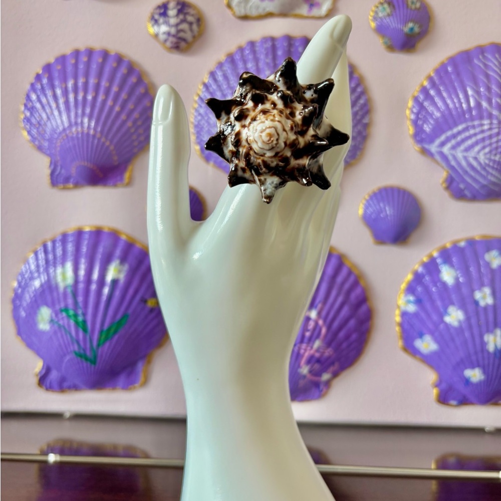 Shell-Inspired Brown & Cream Statement Ring